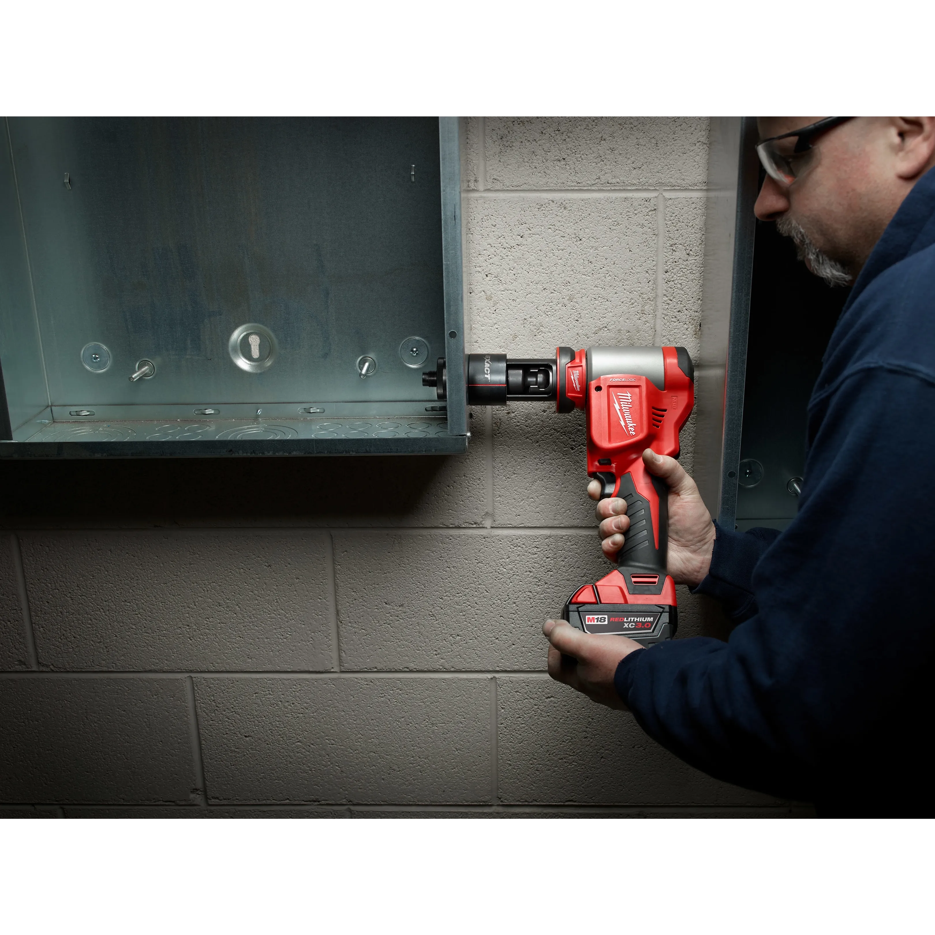 M18™ FORCE LOGIC™ 10 Ton Knockout Tool