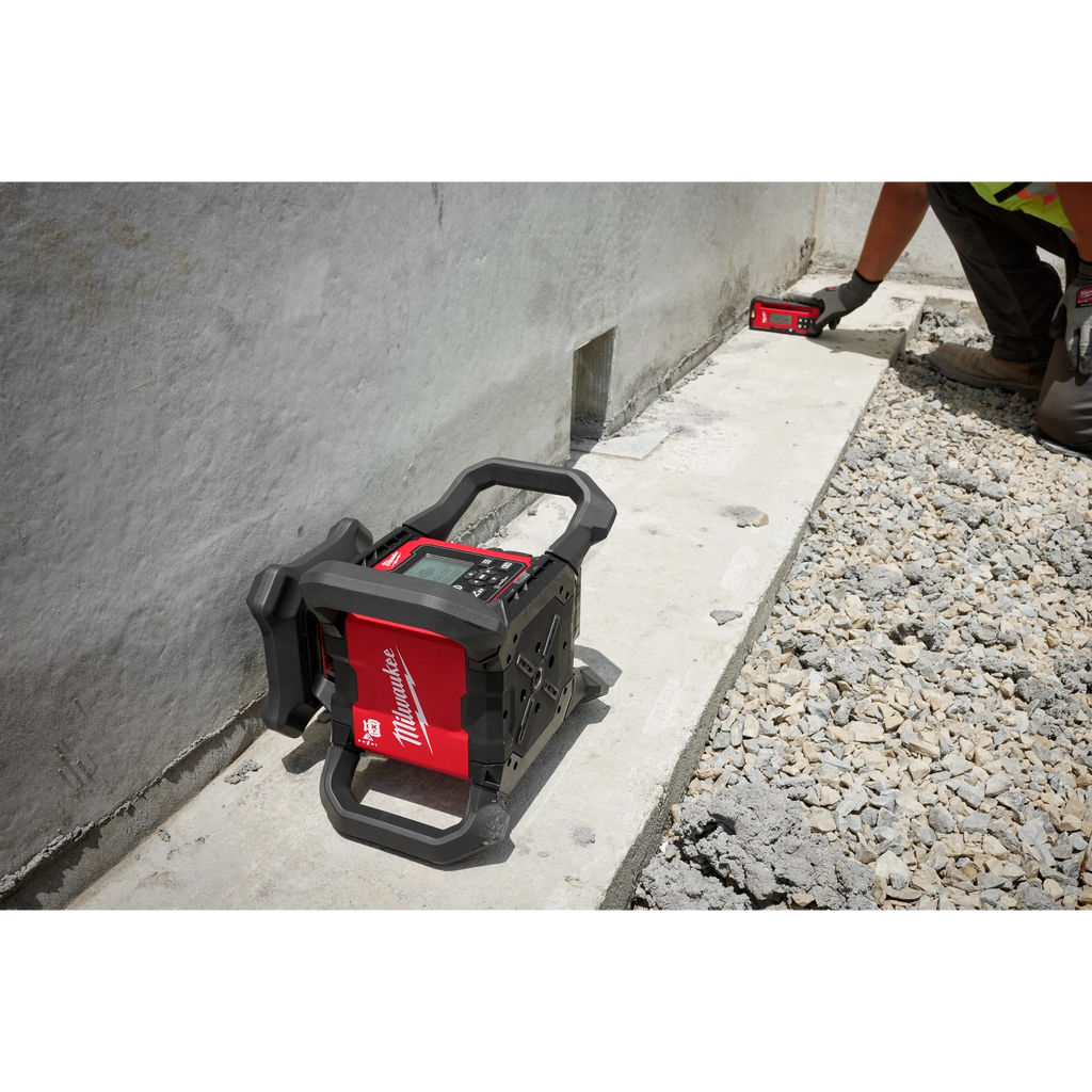 Milwaukee M18 Red Exterior Dual Slope Rotary Laser Level Kit with  Receiver & Remote | 3704-21