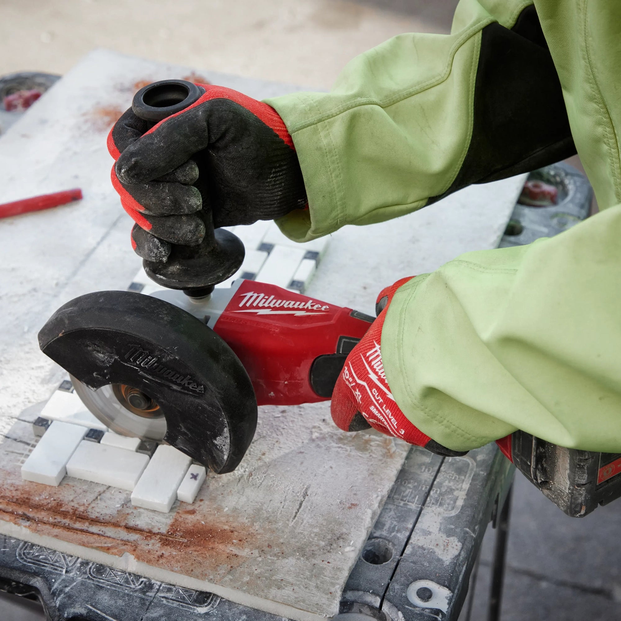 M18™ Brushless 4-1/2" / 5" Cut-Off Grinder, Paddle Switch