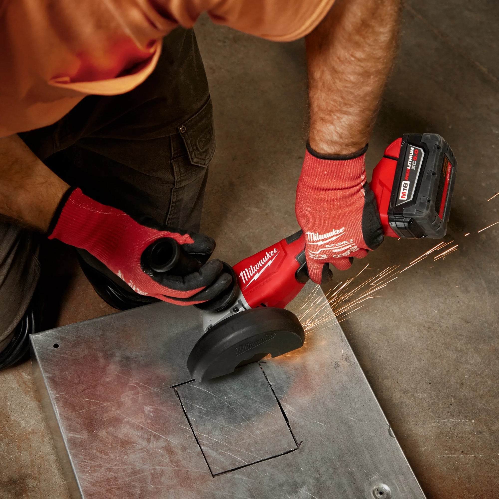 M18™ Brushless 4-1/2" / 5" Cut-Off Grinder, Paddle Switch