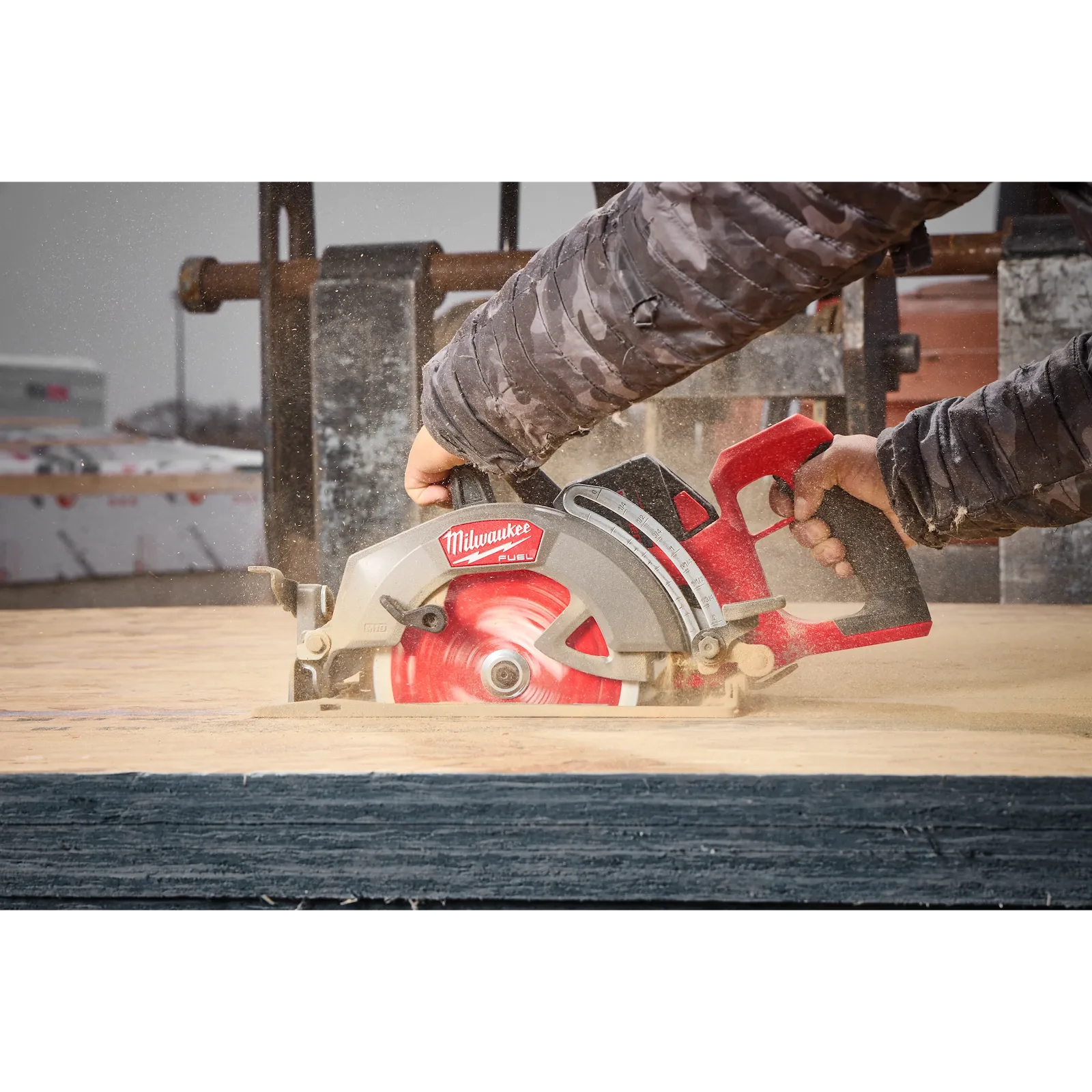 M18 FUEL™ 7-1/4" Rear Handle Circular Saw