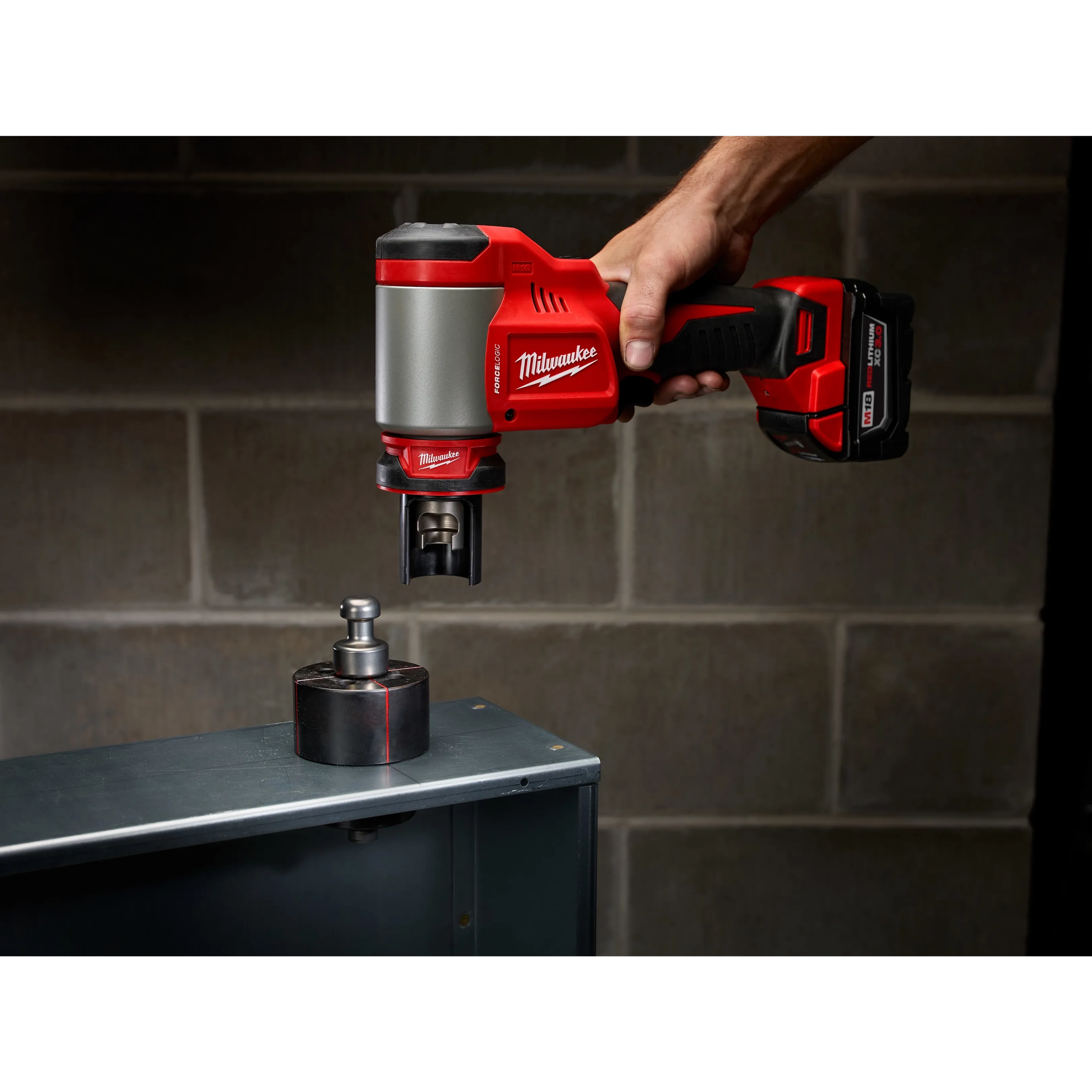 M18™ FORCE LOGIC™ 10 Ton Knockout Tool