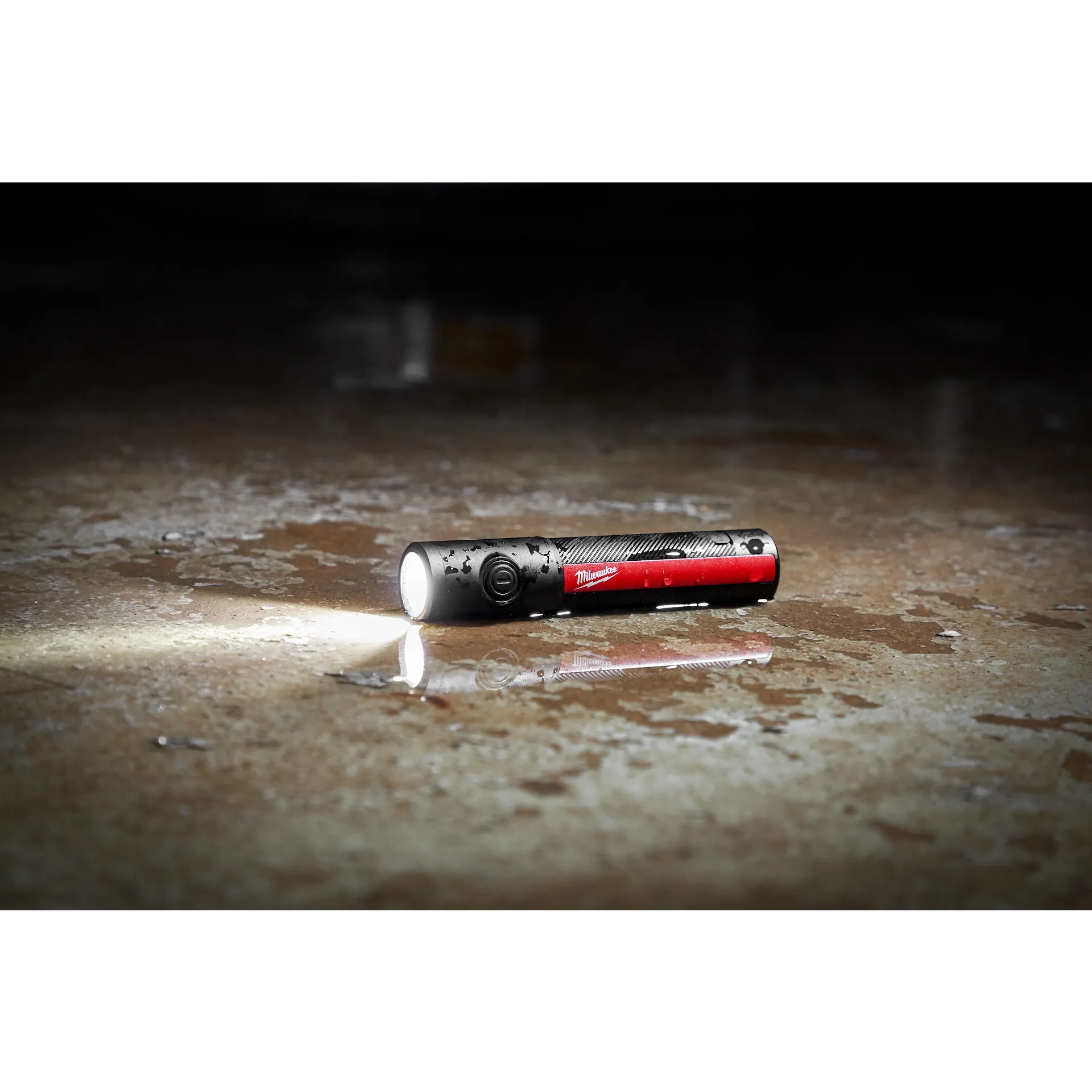 Milwaukee® Rechargeable 500L Everyday Carry Flashlight w/ Magnet