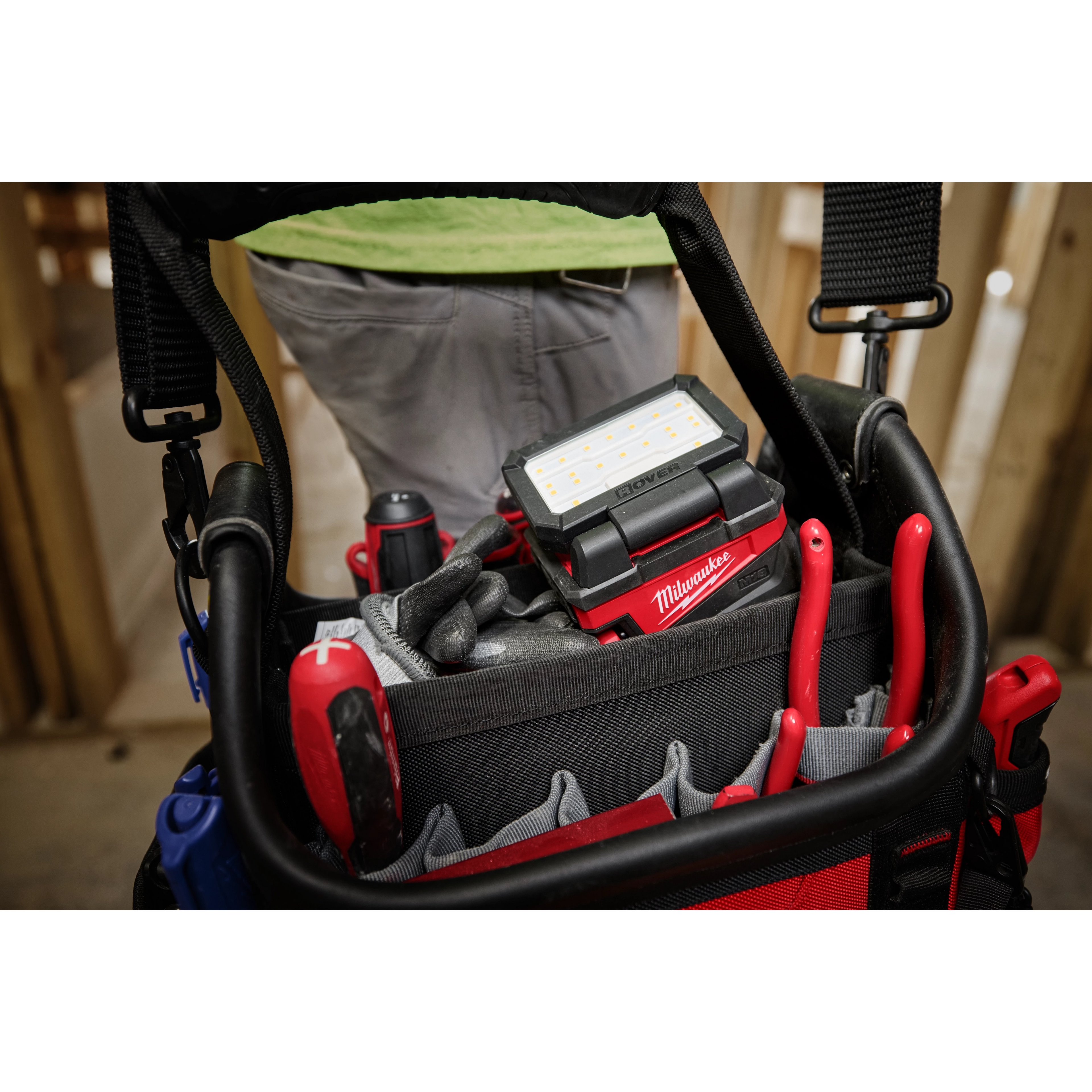M18™ ROVER™ Compact Folding Flood Light w/ USB Charging