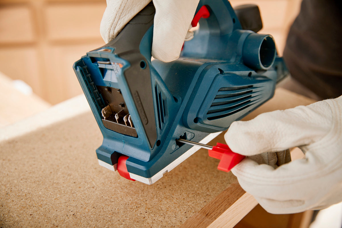 Bosch GHO18V-26N 18V Brushless Planer