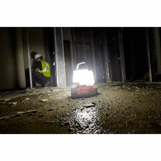 M18™ RADIUS™ Compact Site Light