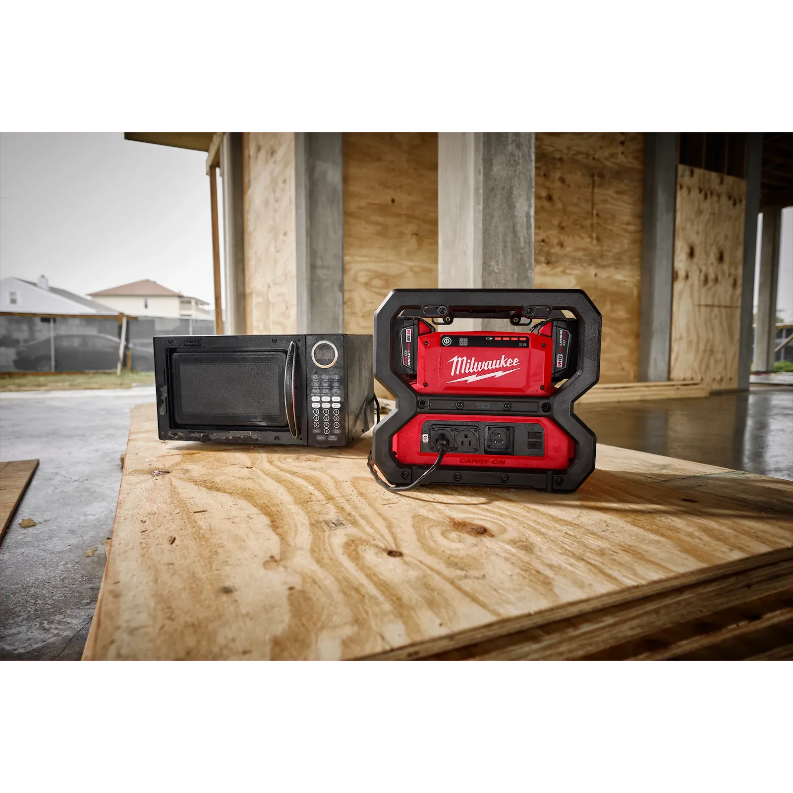 M18™ CARRY-ON™ 3600W/1800W Power Supply