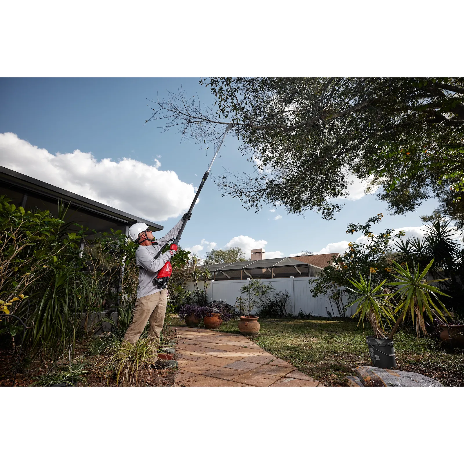 M18™ Brushless Telescoping Pole Pruning Shears
