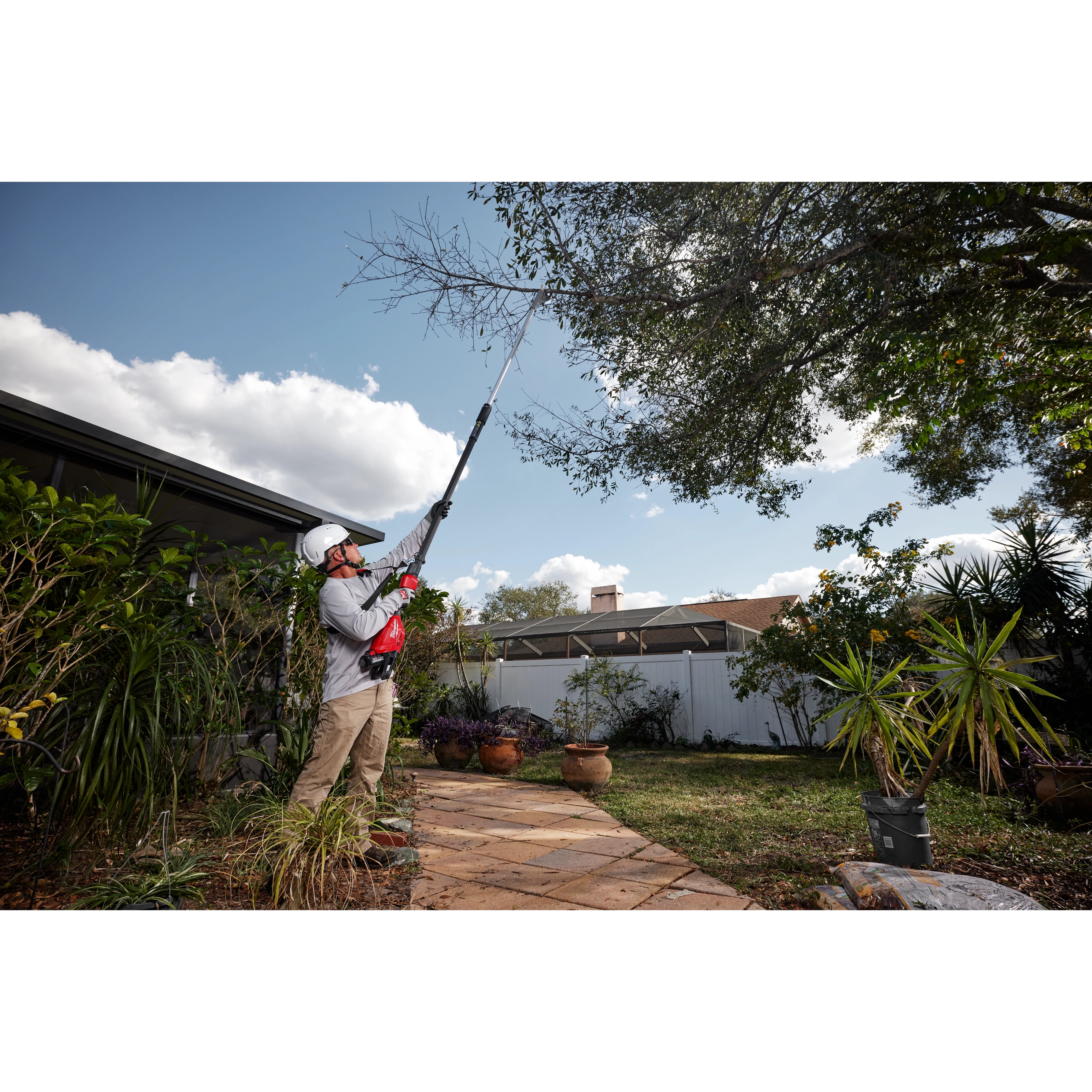 M18™ Brushless Telescoping Pole Pruning Shears