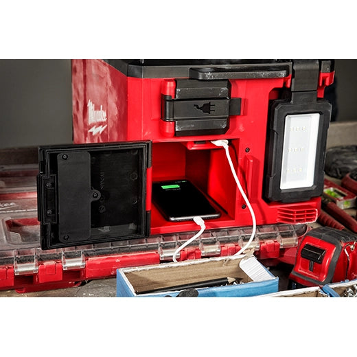 M18™ Flood Light/Charger w/ PACKOUT™ Compatibility