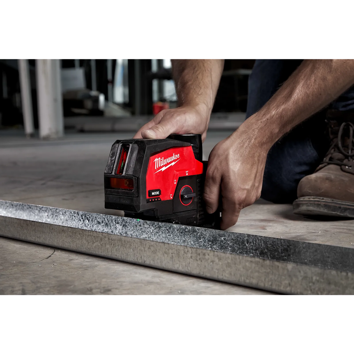 Milwaukee M12 Green Cross Line & Plumb Points Laser Kit | 3622-21