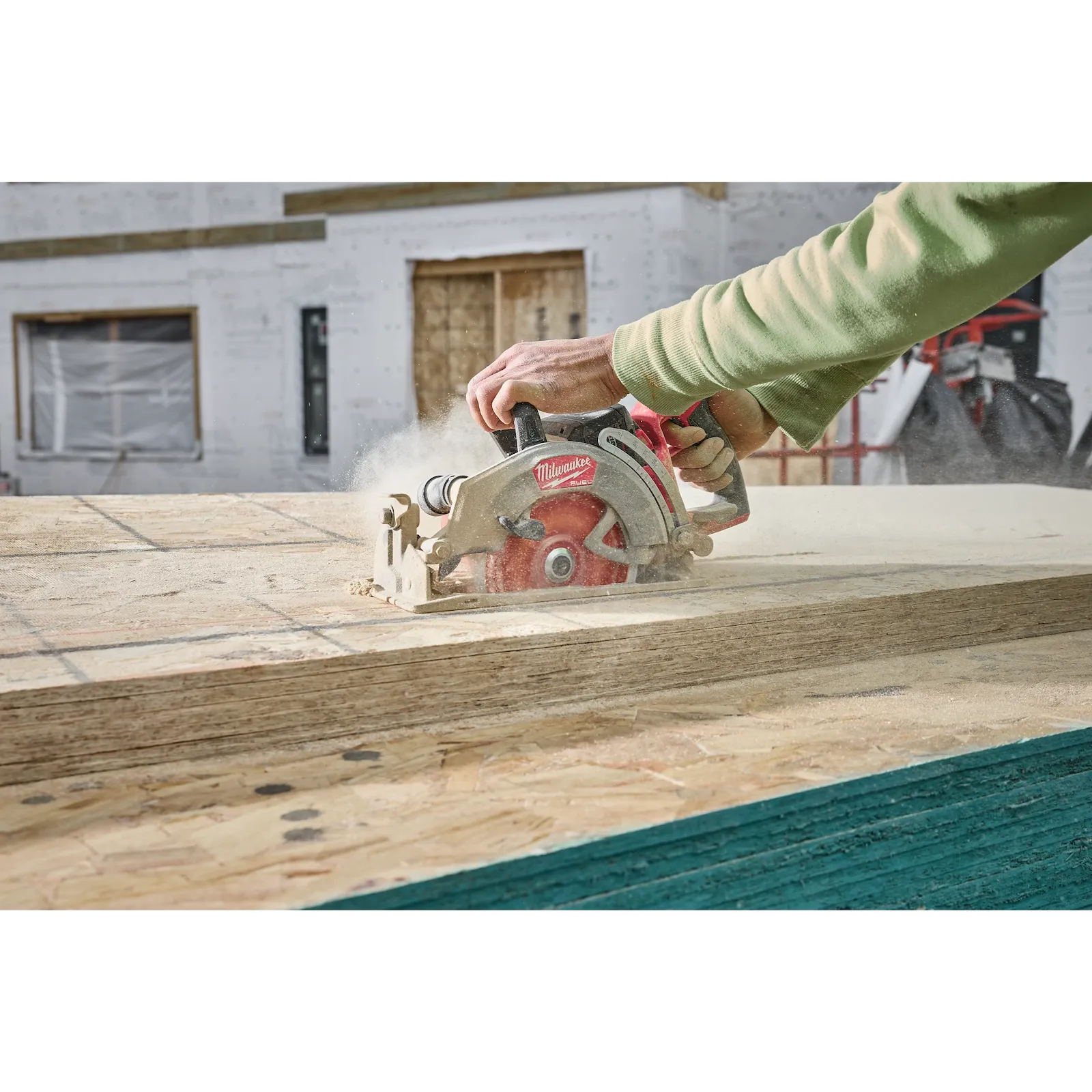 M18 FUEL™ 7-1/4" Rear Handle Circular Saw