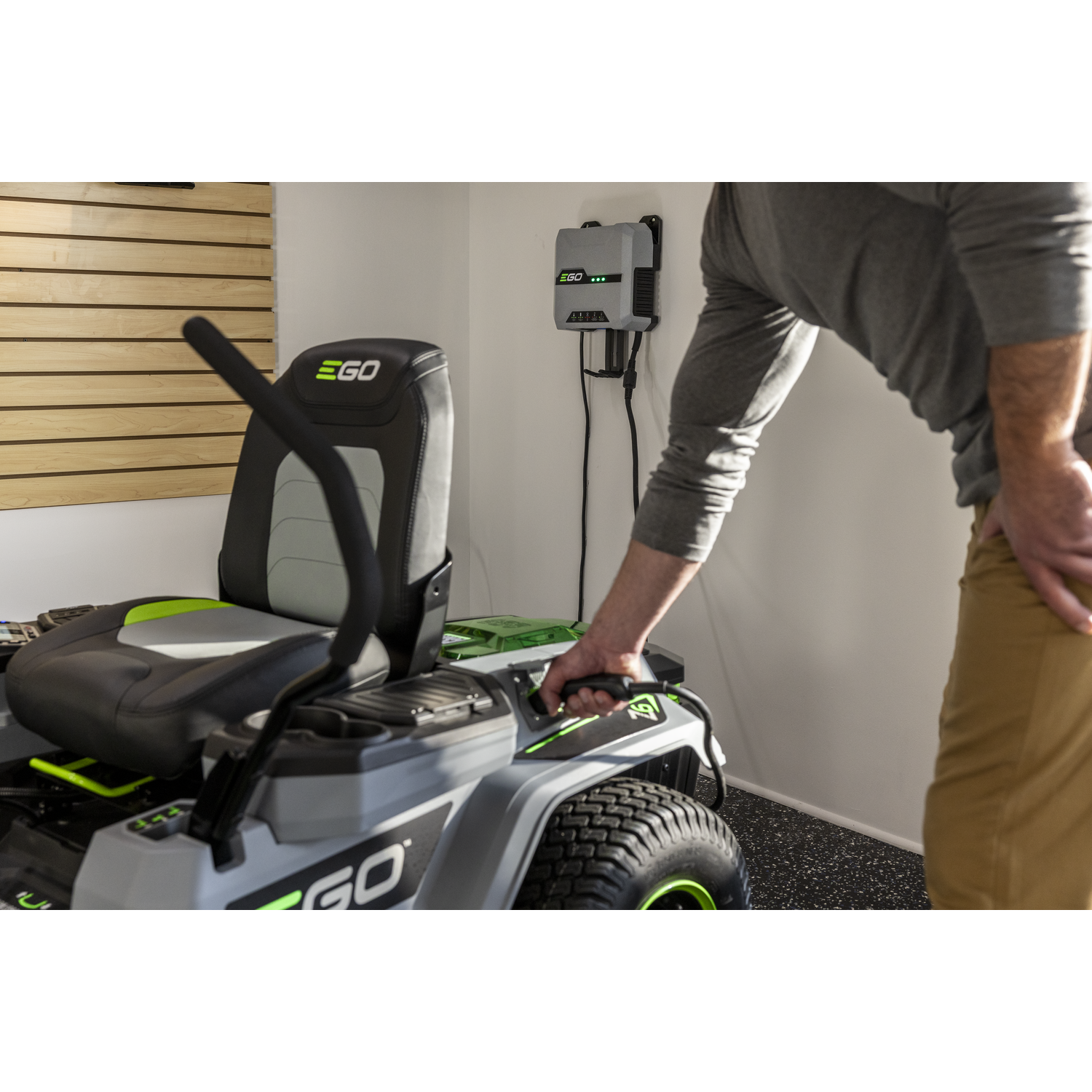 POWER+ Z6 42" Zero Turn Riding Mower, Includes (6) 6.0Ah Batteries and 800W Charger