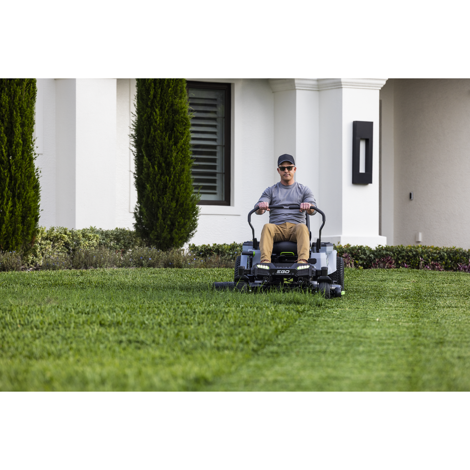 POWER+ Z6 42" Zero Turn Riding Mower, Includes (6) 6.0Ah Batteries and 800W Charger