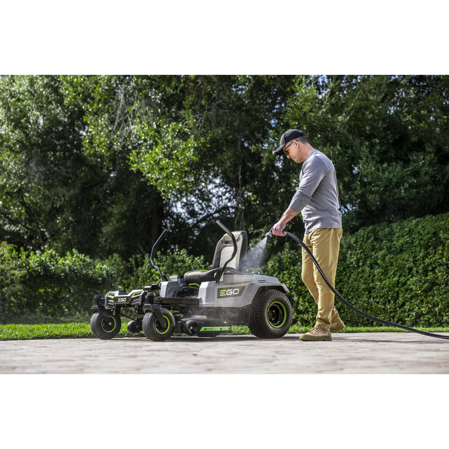 POWER+ Z6 42" Zero Turn Riding Mower, Includes (6) 6.0Ah Batteries and 800W Charger