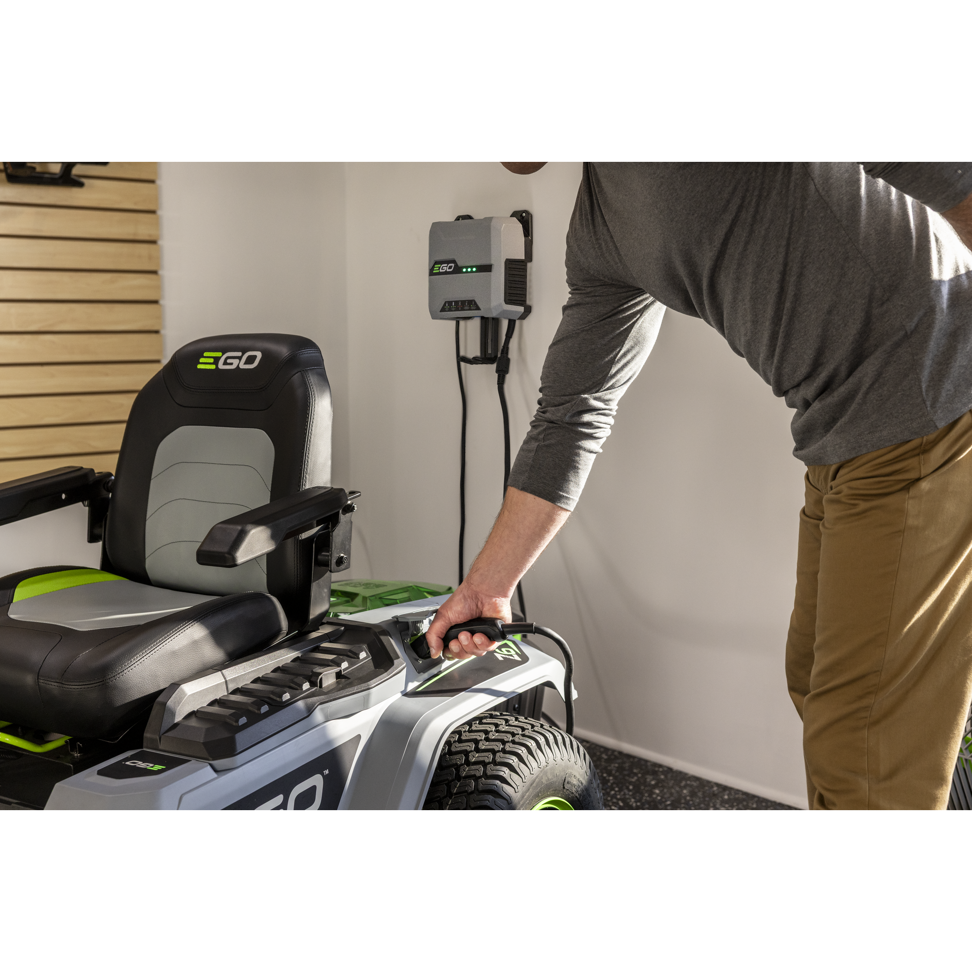 POWER+ Z6 42" Zero Turn Mower with e-STEER™ Technology, Includes (2) 10.0Ah and (4) 6.0Ah Batteries and 800W Charger
