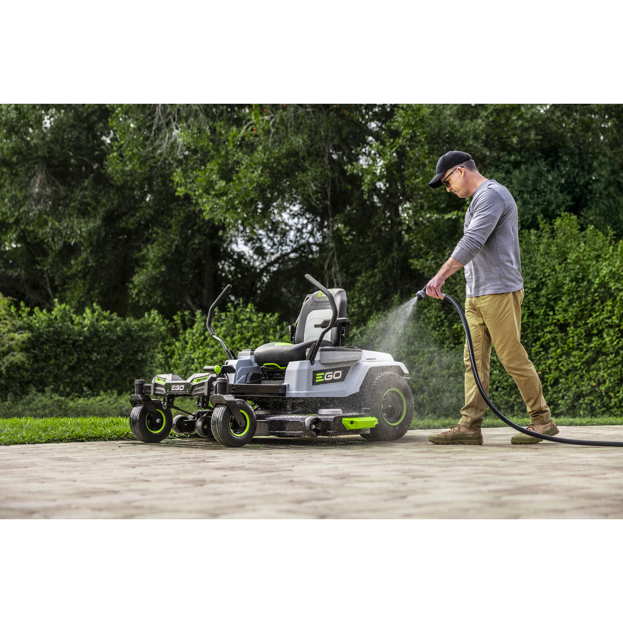 POWER+ Z6 52" Zero Turn Riding Mower, Includes (6) 10.0Ah Batteries and 800W Charger