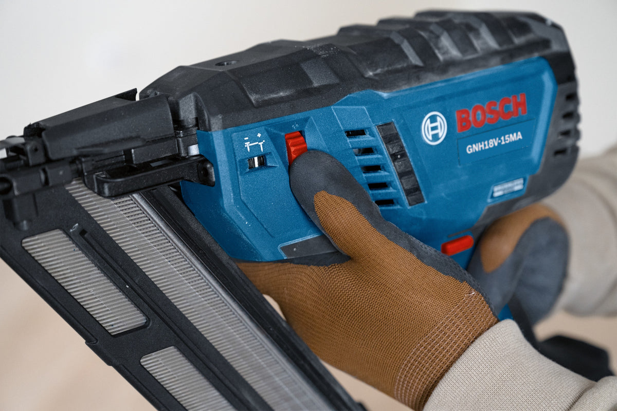 Bosch GNH18V-15MAN 18V Brushless 15-Gauge Angled Finish Nailer (Tool Only)