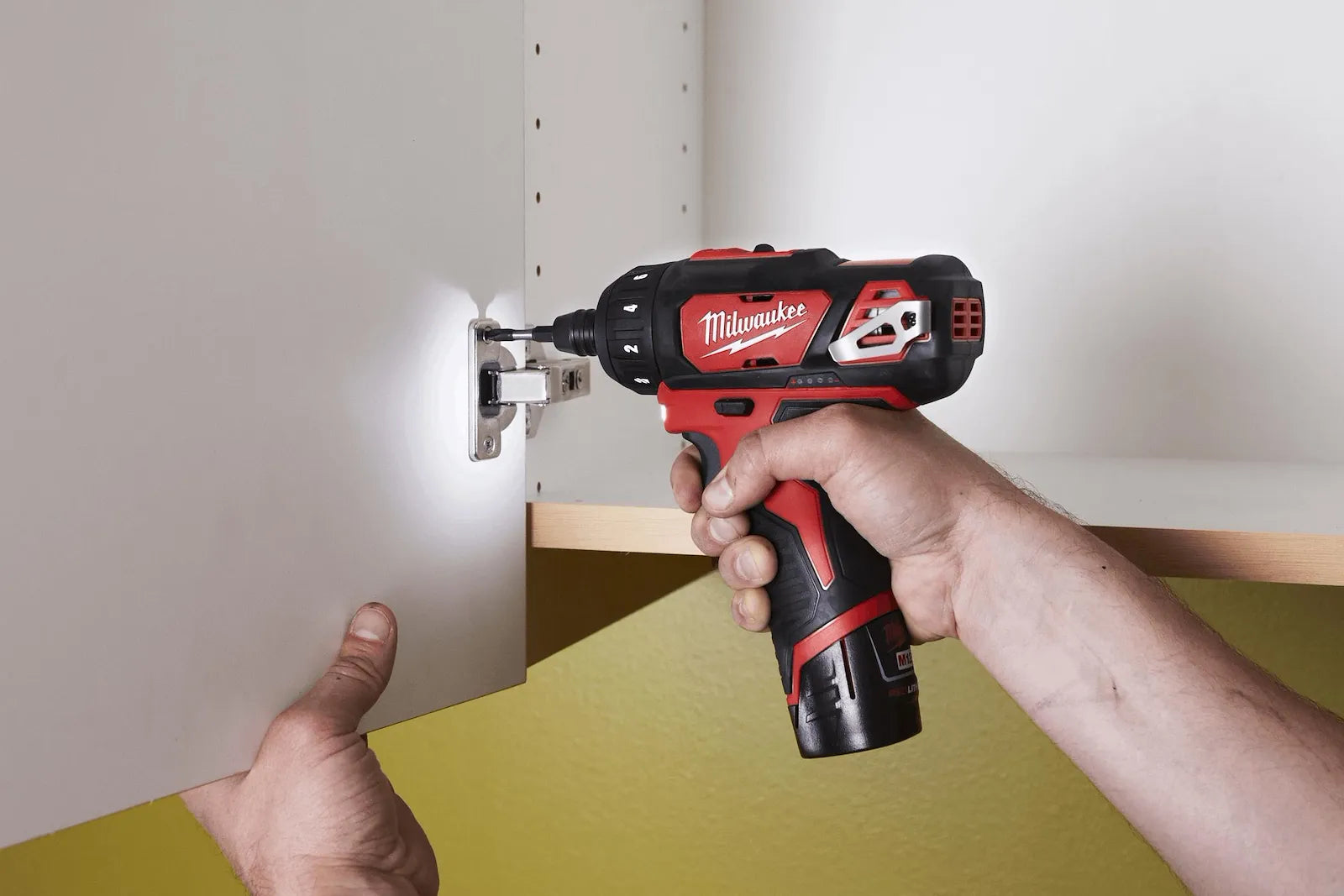 M12 FUEL™ 1/4” Hex 2-Speed Screwdriver Kit