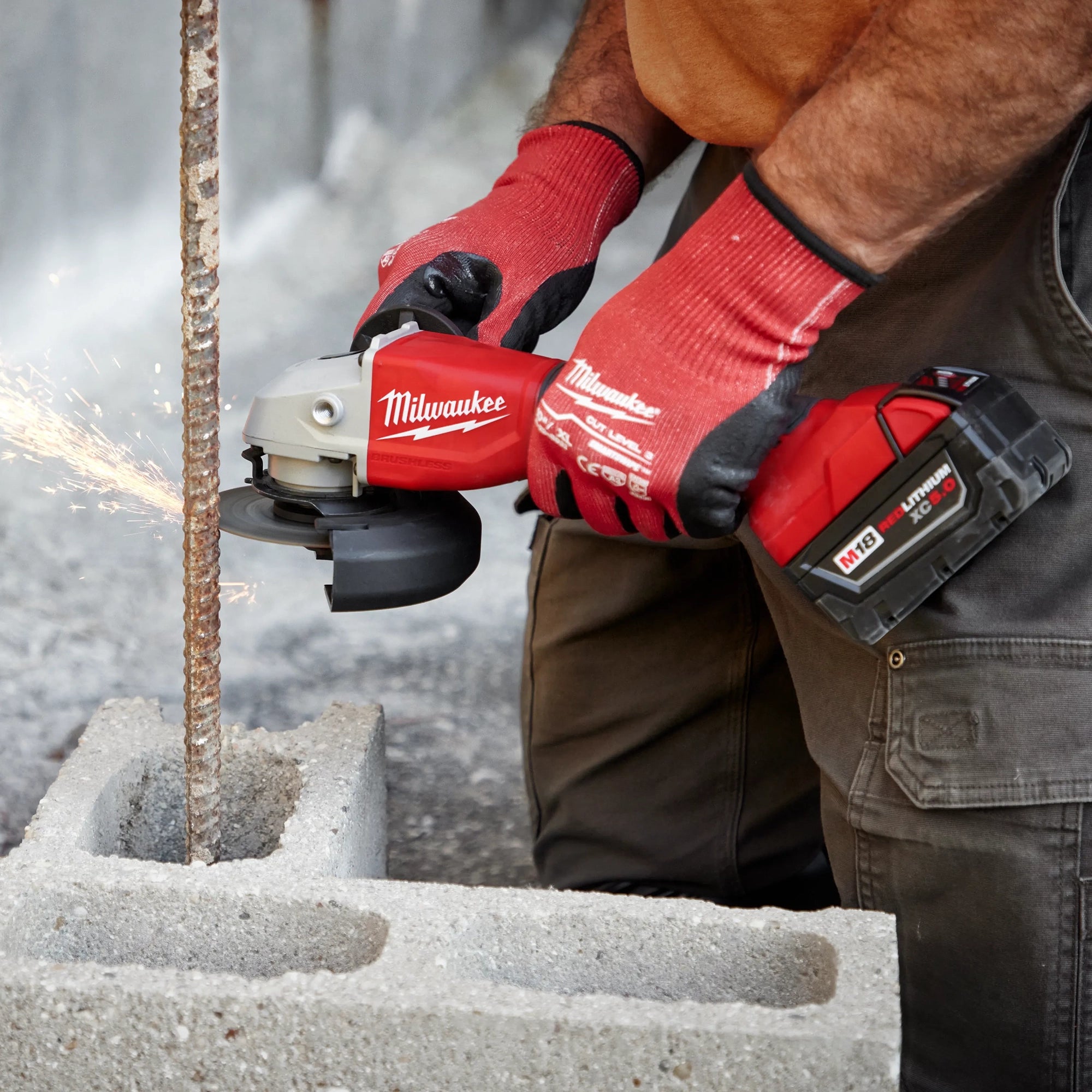 M18™ Brushless 4-1/2" / 5" Cut-Off Grinder, Paddle Switch