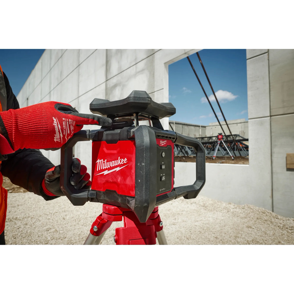 Milwaukee M18 Red Exterior Rotary Laser Level Kit with  Receiver | 3701-21