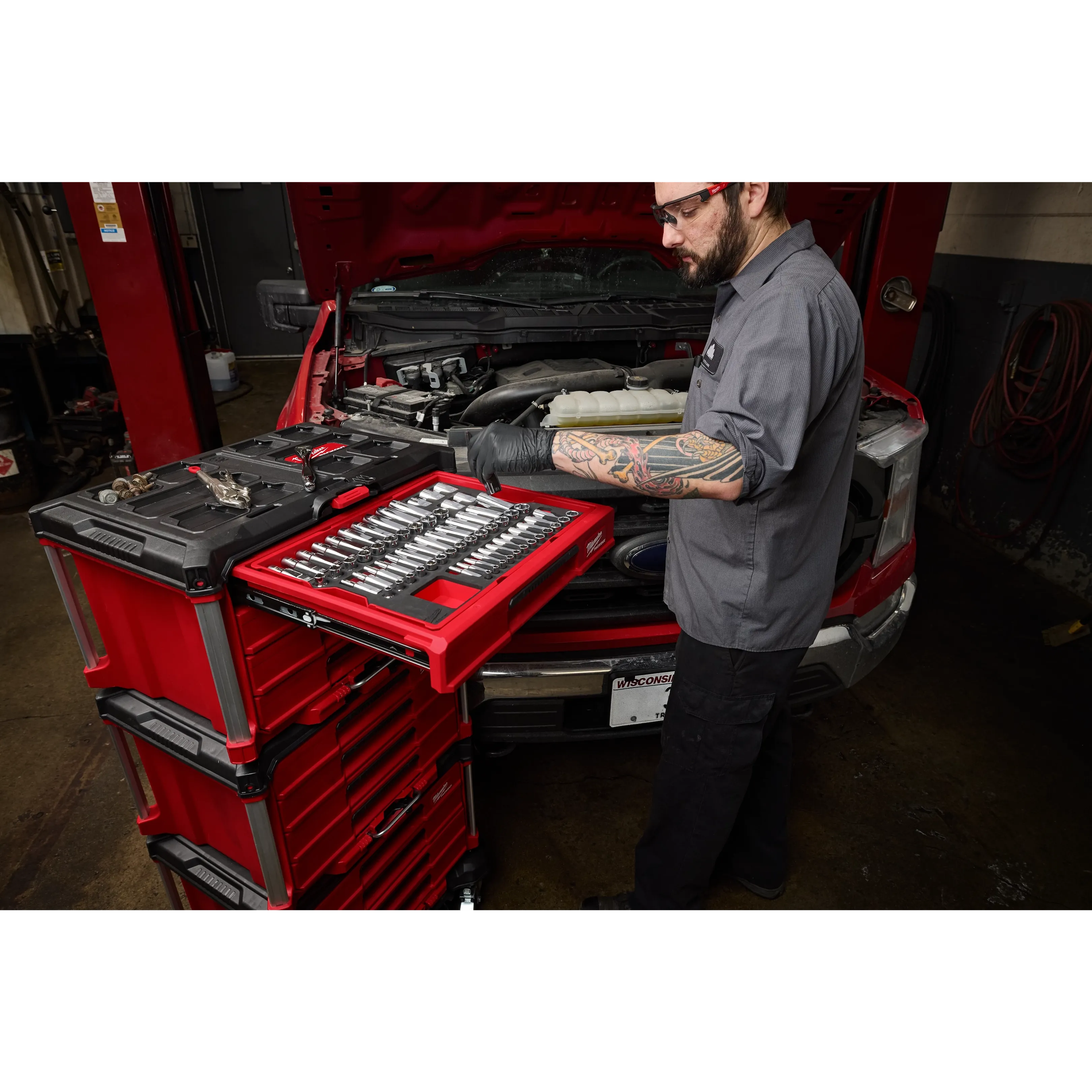 242pc. 1/4”, 3/8”, & 1/2” Drive Metric & SAE Ratchet & Socket Set with PACKOUT™ 4-Drawer Tool Box