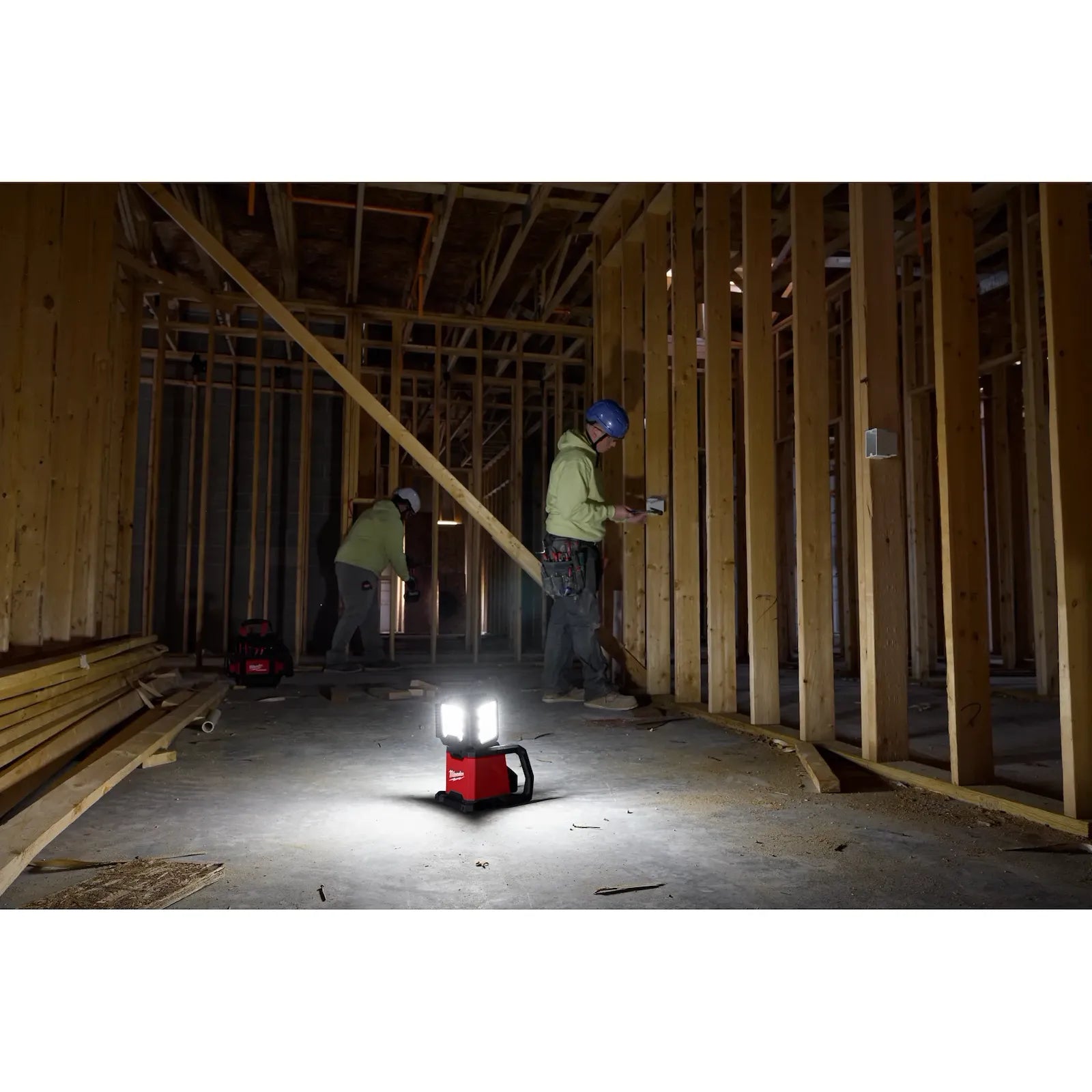 M18™ ROVER™ Dual Power Triple-Panel Flood & Area Light