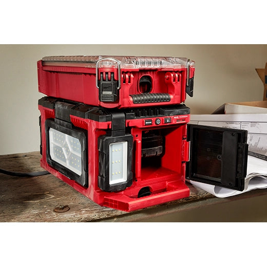 M18™ Flood Light/Charger w/ PACKOUT™ Compatibility