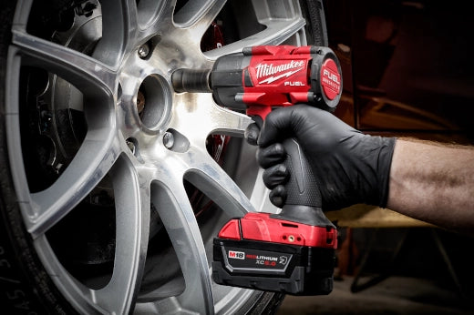 M18 FUEL™ 1/2" Mid-Torque Impact Wrench
