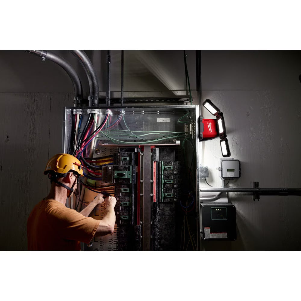 M18™ ROVER™ Dual Power Triple-Panel Flood & Area Light