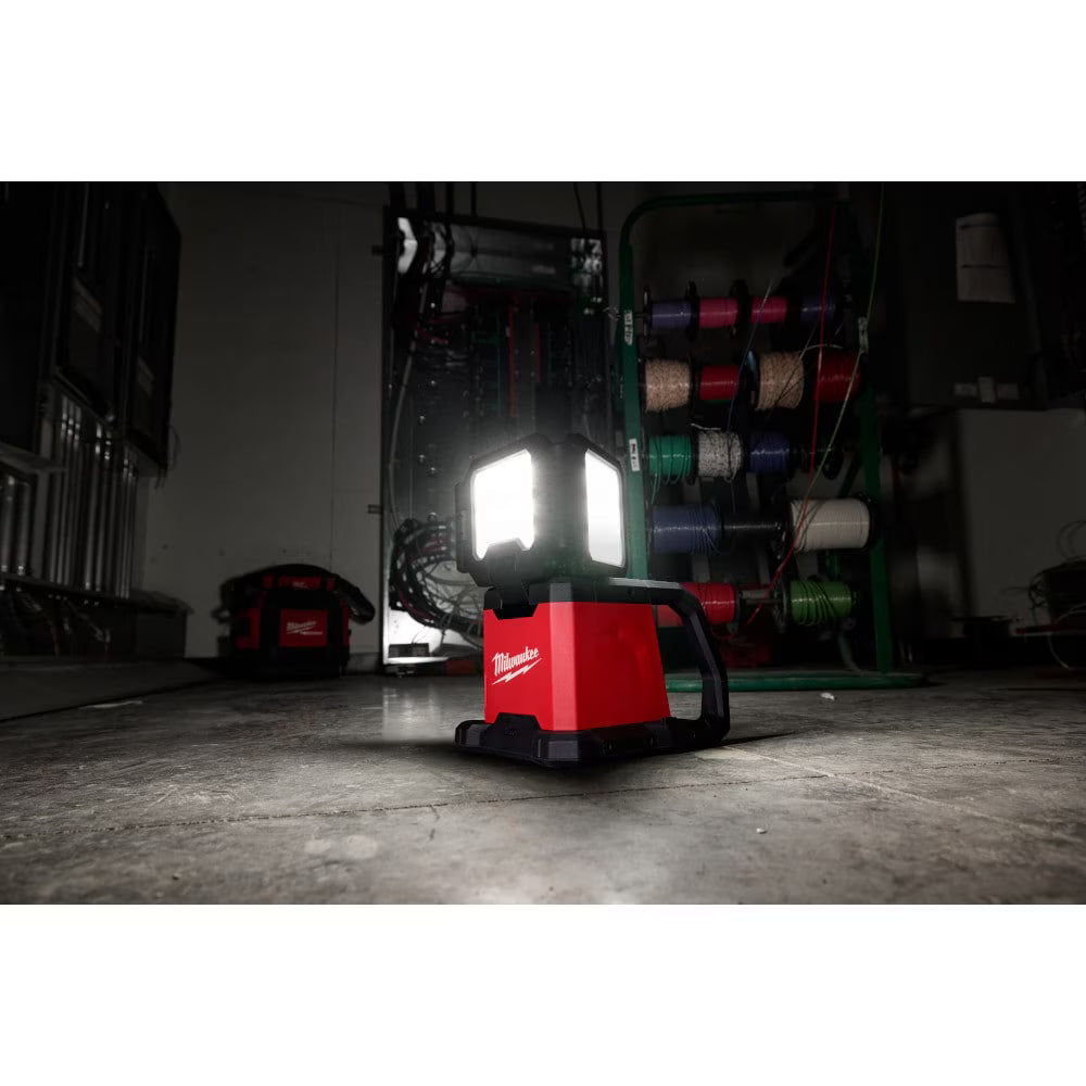 M18™ ROVER™ Dual Power Triple-Panel Flood & Area Light