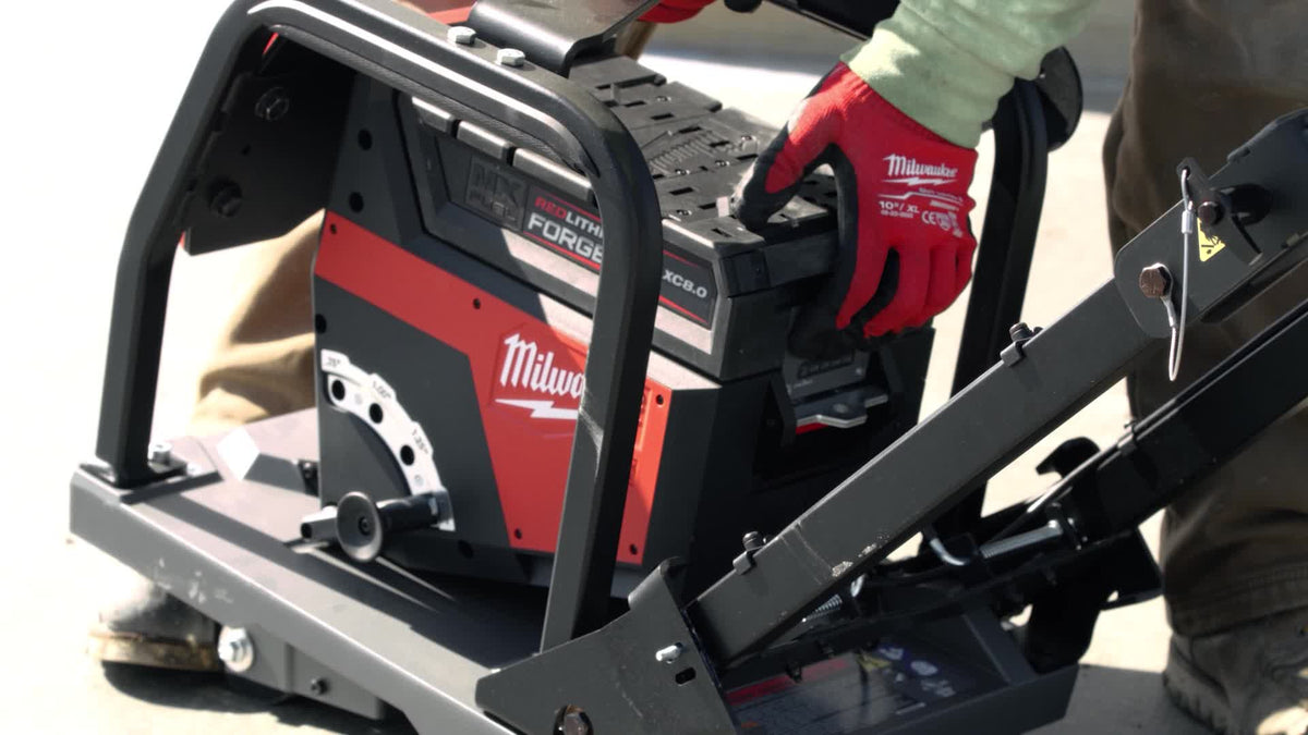 Milwaukee® MX FUEL™ 6 Green Concrete Saw Social